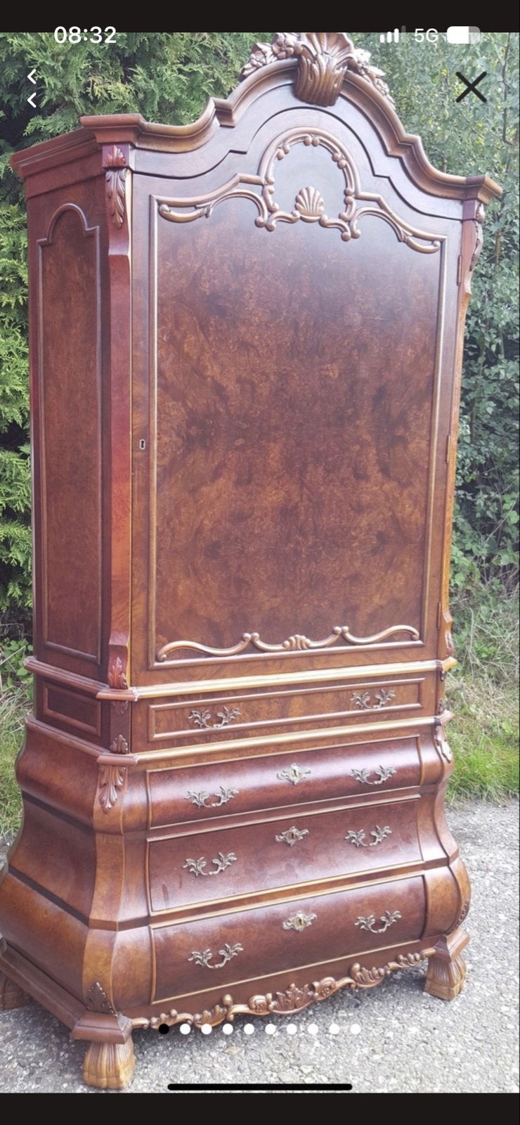 Antieke Lodewijk XVI buikkast met sierlijk houtsnijwerk, Ophalen