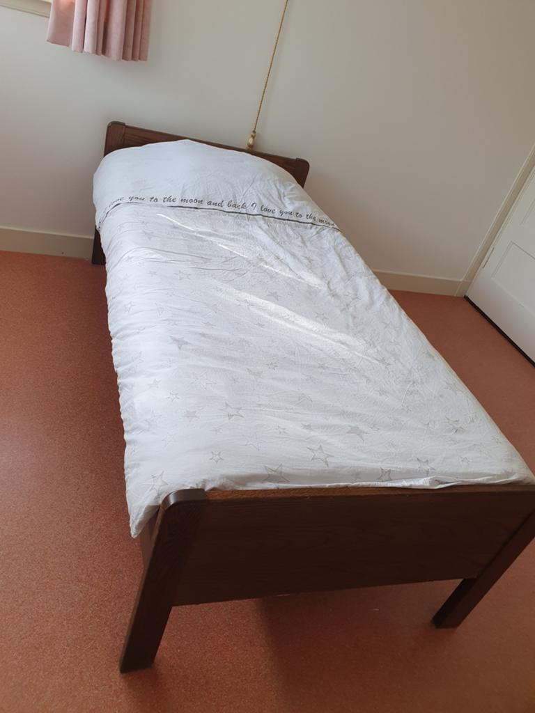Eenpersoonsbed van hout, 90x190 cm, gebruikt, Ophalen, Gebruikt, 90 cm, Eenpersoons