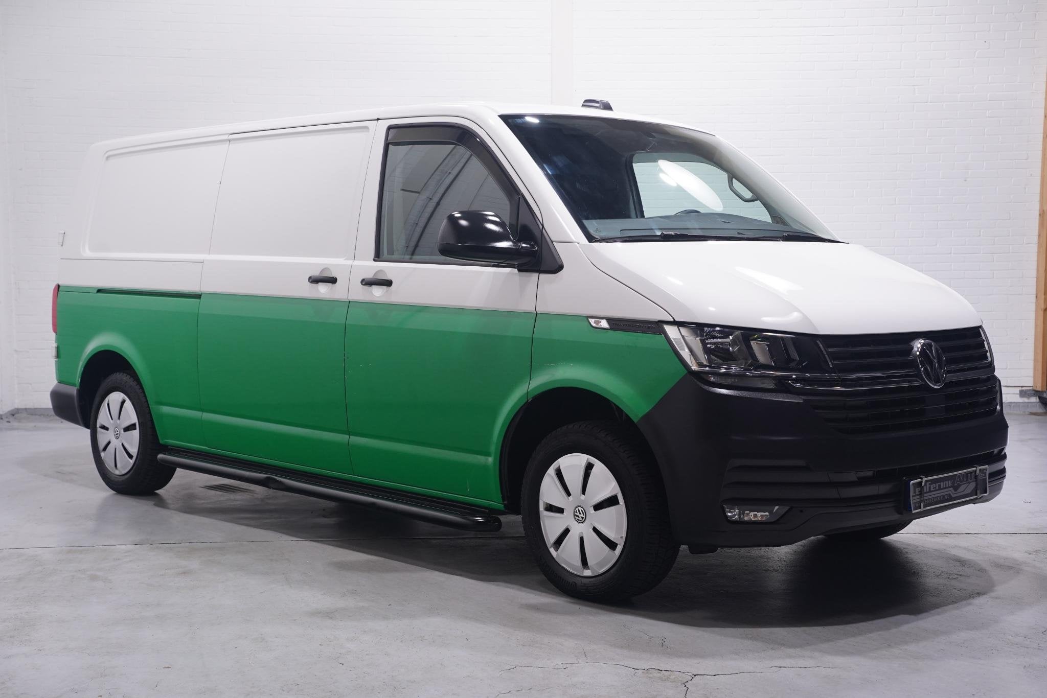 Volkswagen Transporter 2.0 TDI 110 pk L2H1 Airco, Two Tone G, Voorwielaandrijving, Stof, Gebruikt, 4 cilinders