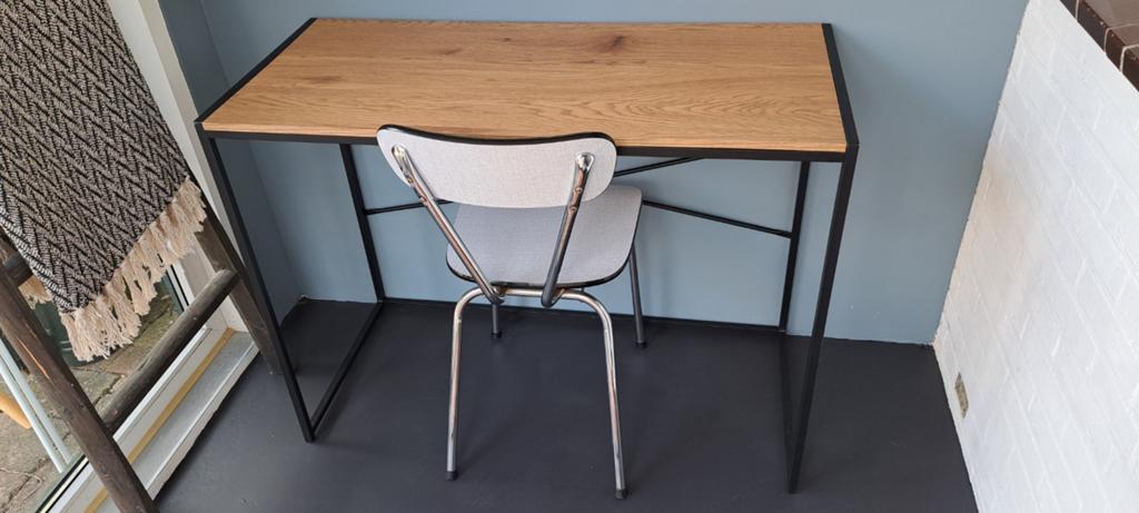 Leuk bureau en vintage stoel, Huis en Inrichting, Bureaus, Ophalen, Zo goed als nieuw