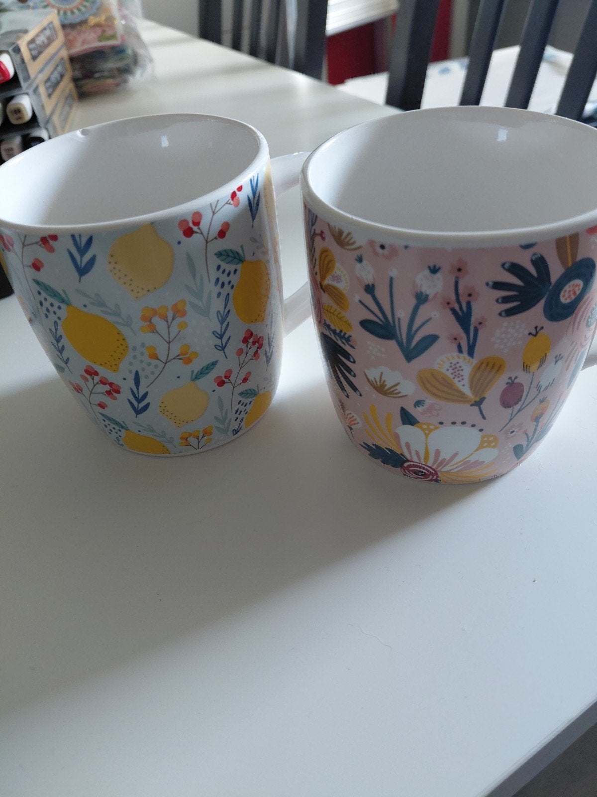 Twee mokken met leuk motief. Nieuw. Samen €2,50., Huis en Inrichting, Nieuw, Ophalen of Verzenden, Overige stijlen, Kop(pen) en/of Schotel(s)