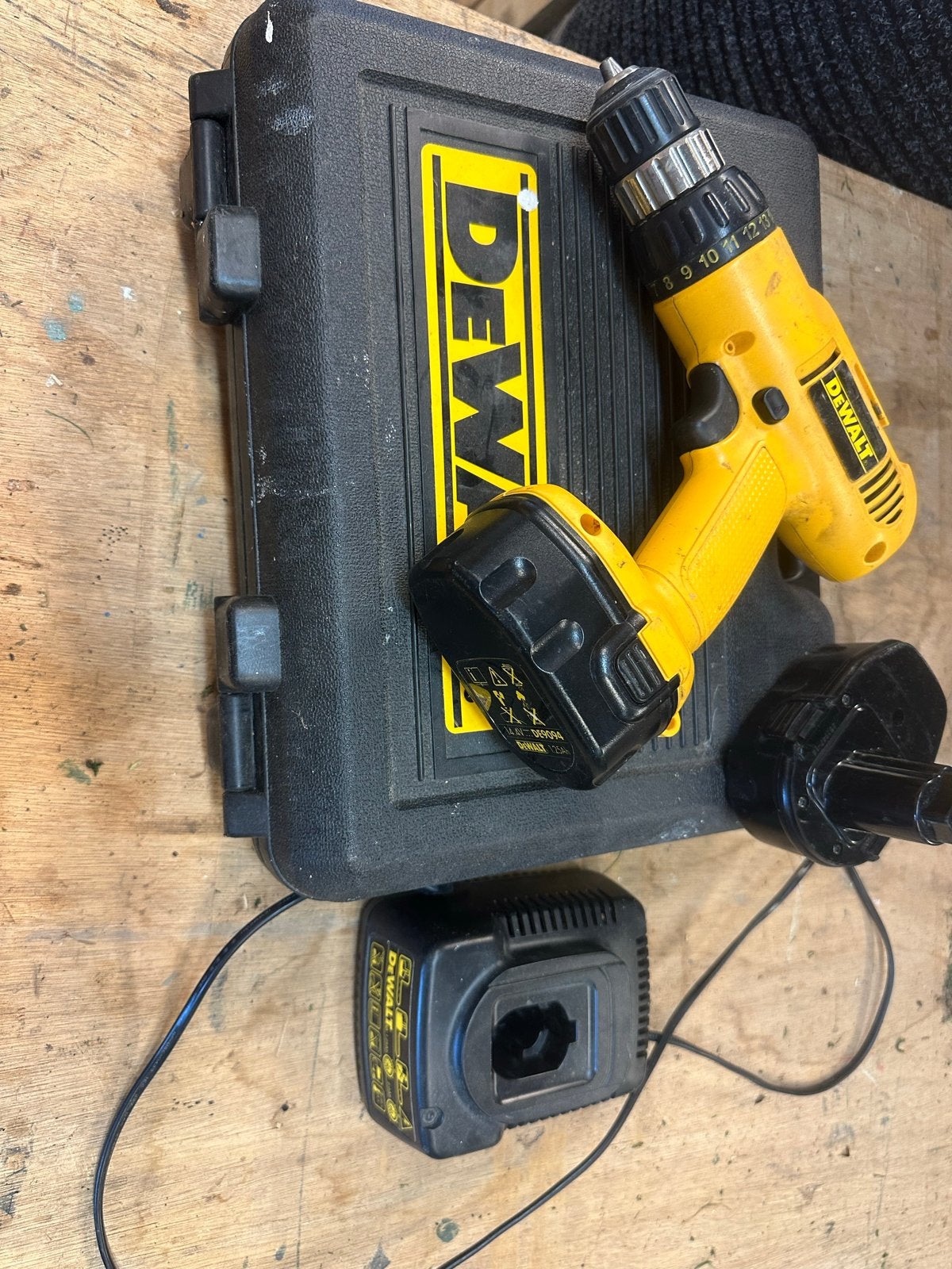 DeWalt DW954 Boor- en Schroefmachine (accu's defect), Gebruikt, Variabele snelheid, Ophalen of Verzenden, Boor- en Schroefmachine