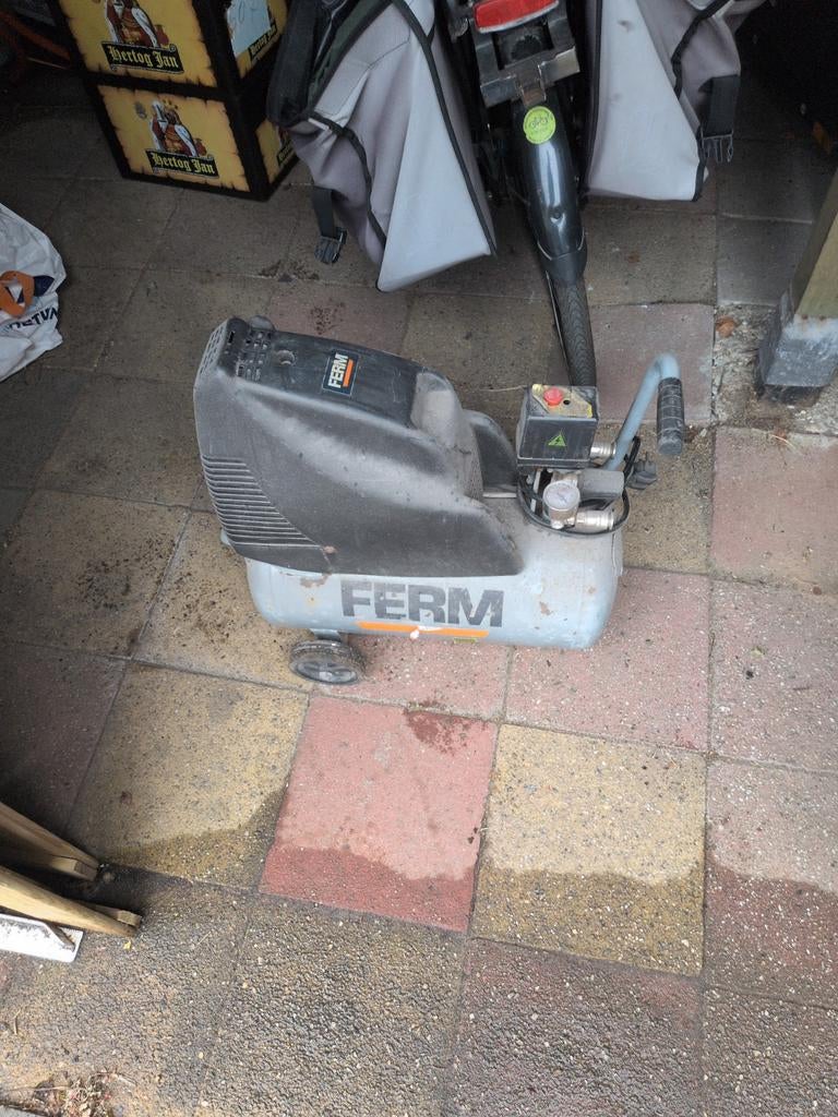 Ferm compressor - Compacte en betrouwbare luchtcompressor, Doe-het-zelf en Verbouw, Compressors, Ophalen, Gebruikt, 6 tot 10 bar