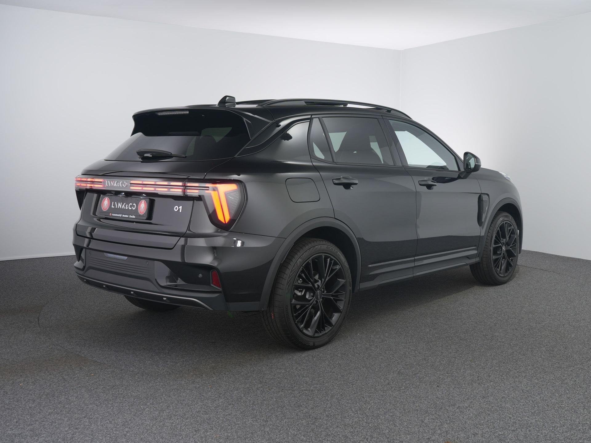Lynk & Co 01 1.5 More | Leer | Pano | 360 camera | ACC |, Euro 6, 4 cilinders, 1898 kg, Zwart