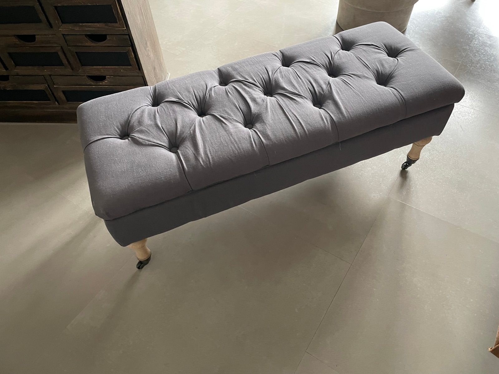 Grijze gestoffeerde bank met opbergruimte, Ophalen, Gebruikt, 125 cm of meer, 100 tot 125 cm