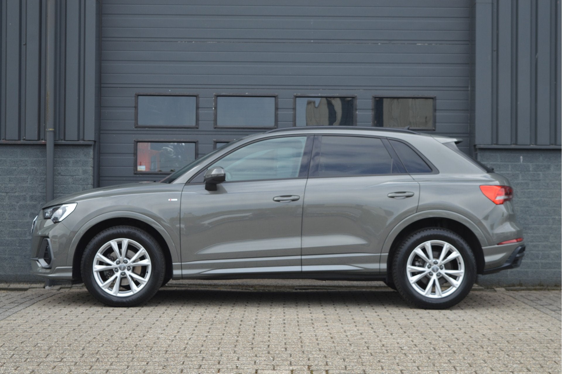 Audi Q3 35 TFSI Pro Line S | S-LINE | PANO | CAMERA | CARPLA, Auto's, Stof, 4 cilinders, Met garantie (alle), 1505 kg