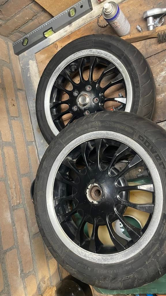 Vespa velg zetje voor achter grote trommel, Fietsen en Brommers, Brommeronderdelen | Scooters, Ophalen of Verzenden