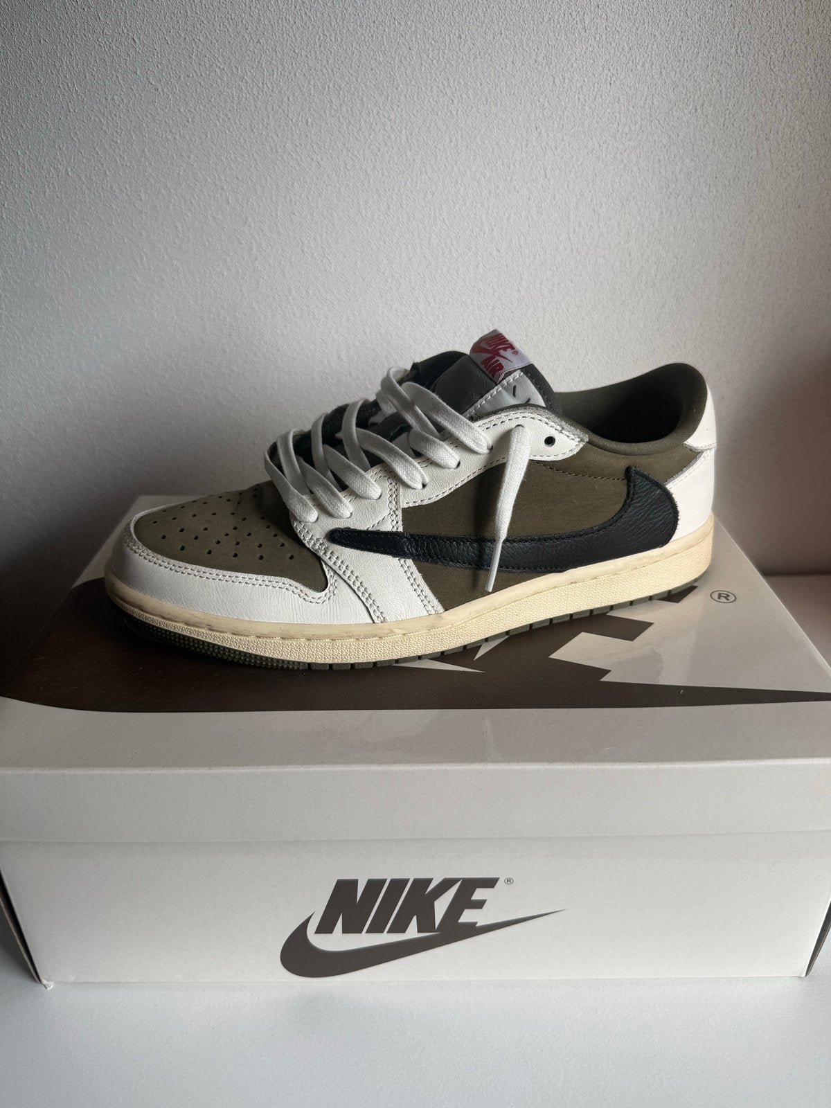 Jordan 1 Low Travis Scott Medium Olive - Maat 41, Kleding | Heren, Overige kleuren, Ophalen of Verzenden, Sneakers of Gympen, Zo goed als nieuw