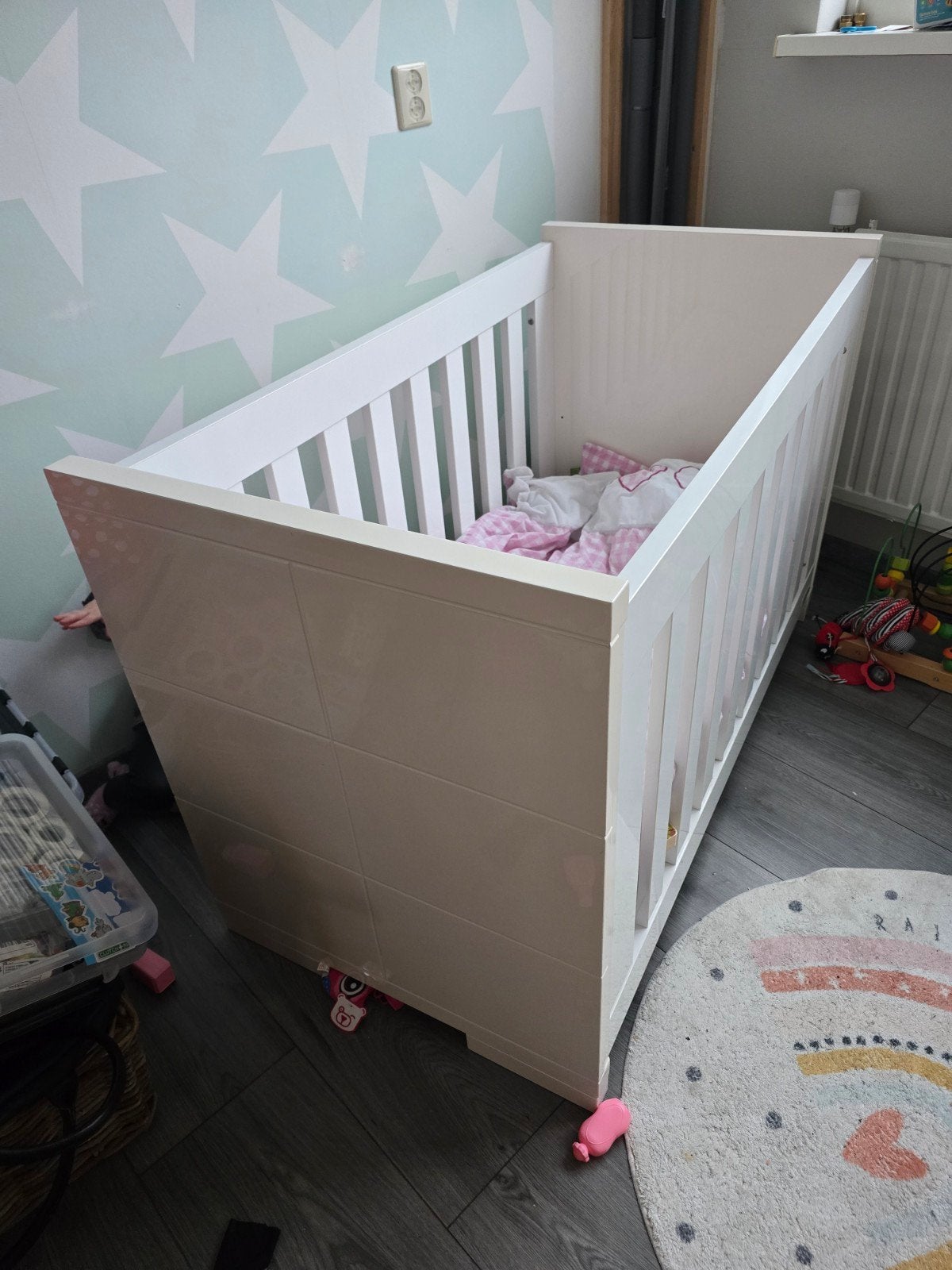 Complete babykamer (Ledikant, Kledingkast, Commode), Ophalen, Gebruikt, Jongetje of Meisje
