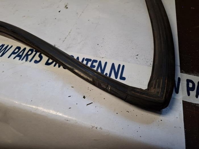 Voorruitrubber van een Alfa Romeo GTV, Gebruikt, -, Verzenden, -