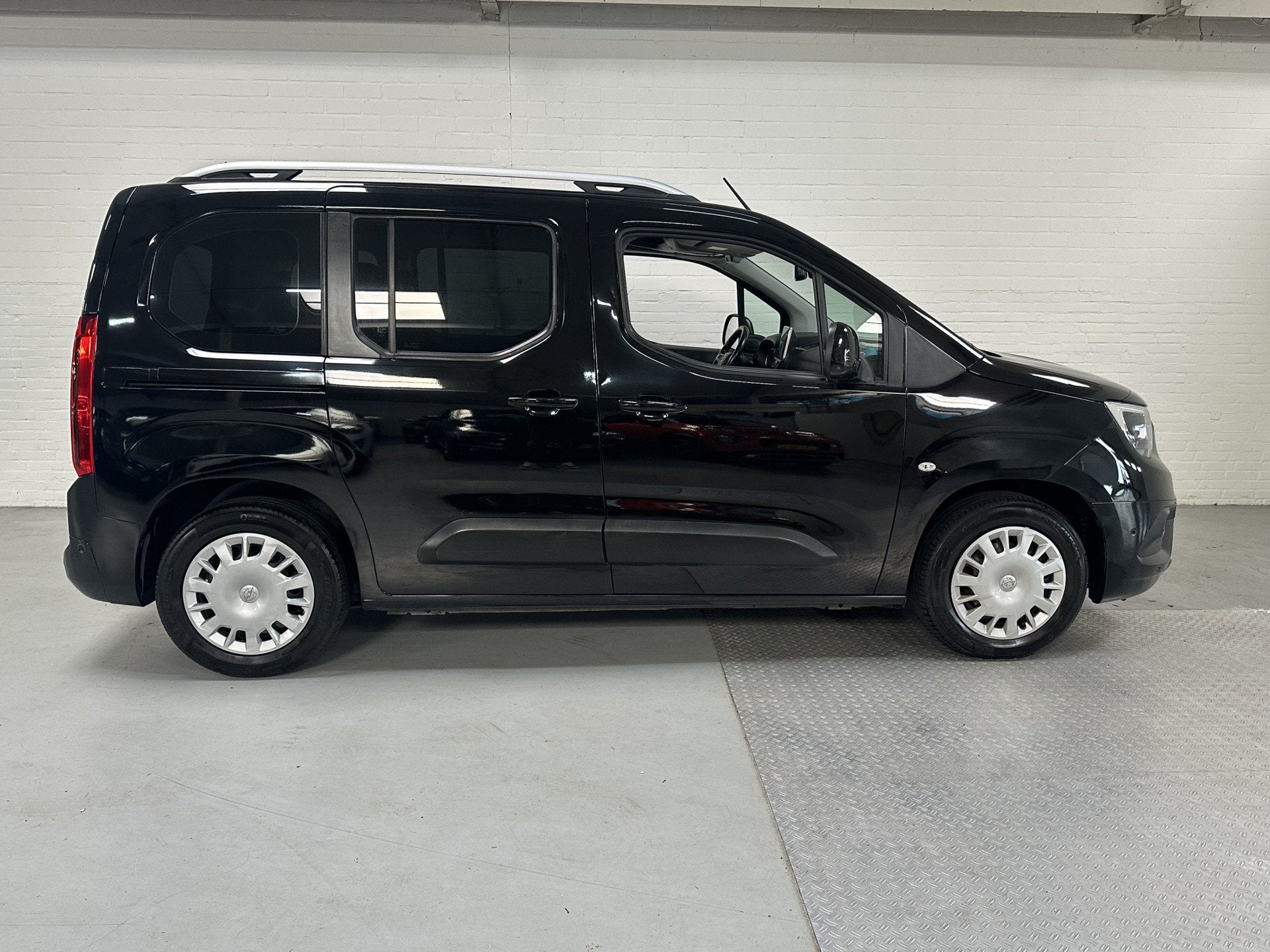 Opel Combo Tour 1.2 Turbo L1H1 Edition CLIMA /CRUISE/ CAMEA, Voorwielaandrijving, Stof, Gebruikt, Euro 6