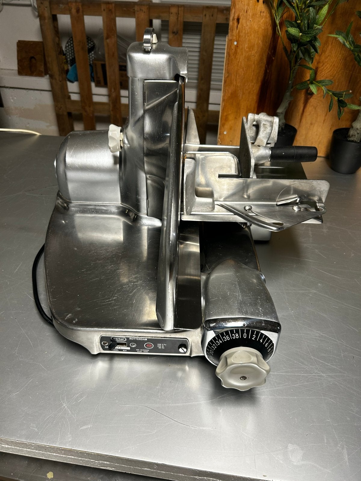 Berkel Vleeswarensnijmachine - Model 834 - Gebruikt, Ophalen, Gebruikt, Bakkerij en Slagerij