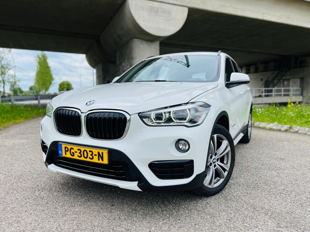 BMW X1 sDrive16d Executive | KEYLESSGO | PDC | S/S | NAVI, Auto's, BMW, Stof, 116 pk, Wit, Origineel Nederlands