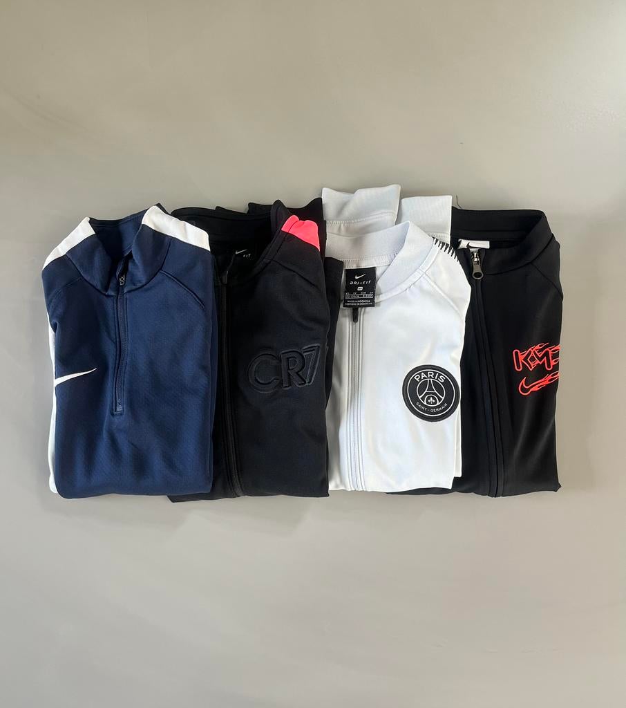 4 delig Nike kledingpakket vesten en zip shirt 128 - 137 cm, Kinderen en Baby's, Kinderkleding | Maat 128, Ophalen of Verzenden
