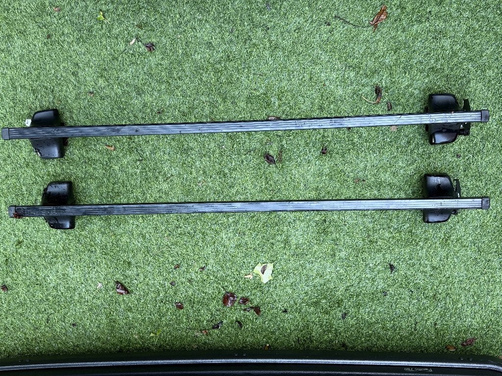 Thule dakdragers voor Volvo V50/V70 met dakrails, Ophalen, Gebruikt