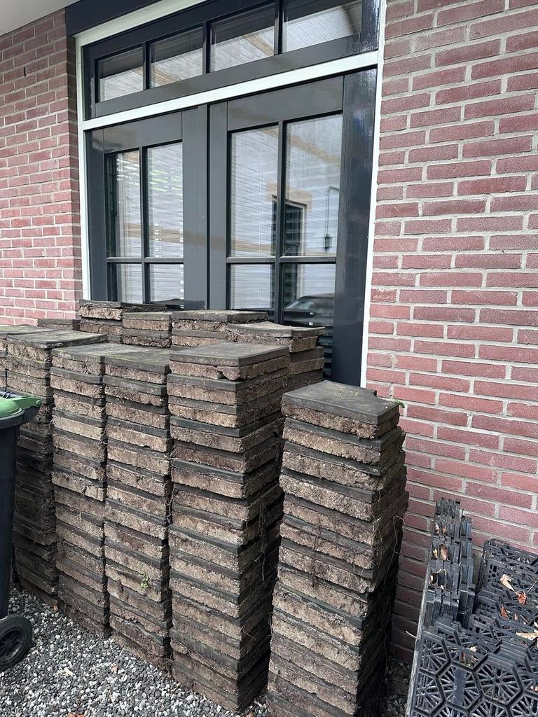 Gratis: Betontegels met rubber voor onder speeltoestel 6,5m2, Tuin en Terras, Tegels en Klinkers, Ophalen, Gebruikt, Overige typen