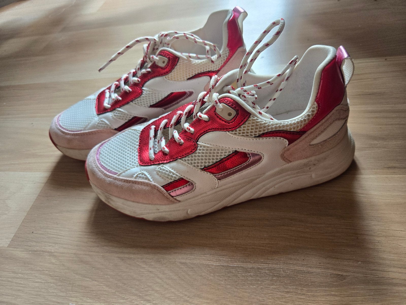 Bristol x Jel sneakers rood/wit, maat 37.5, Kleding | Dames, Ophalen of Verzenden, Sneakers of Gympen, Gedragen, Bristol