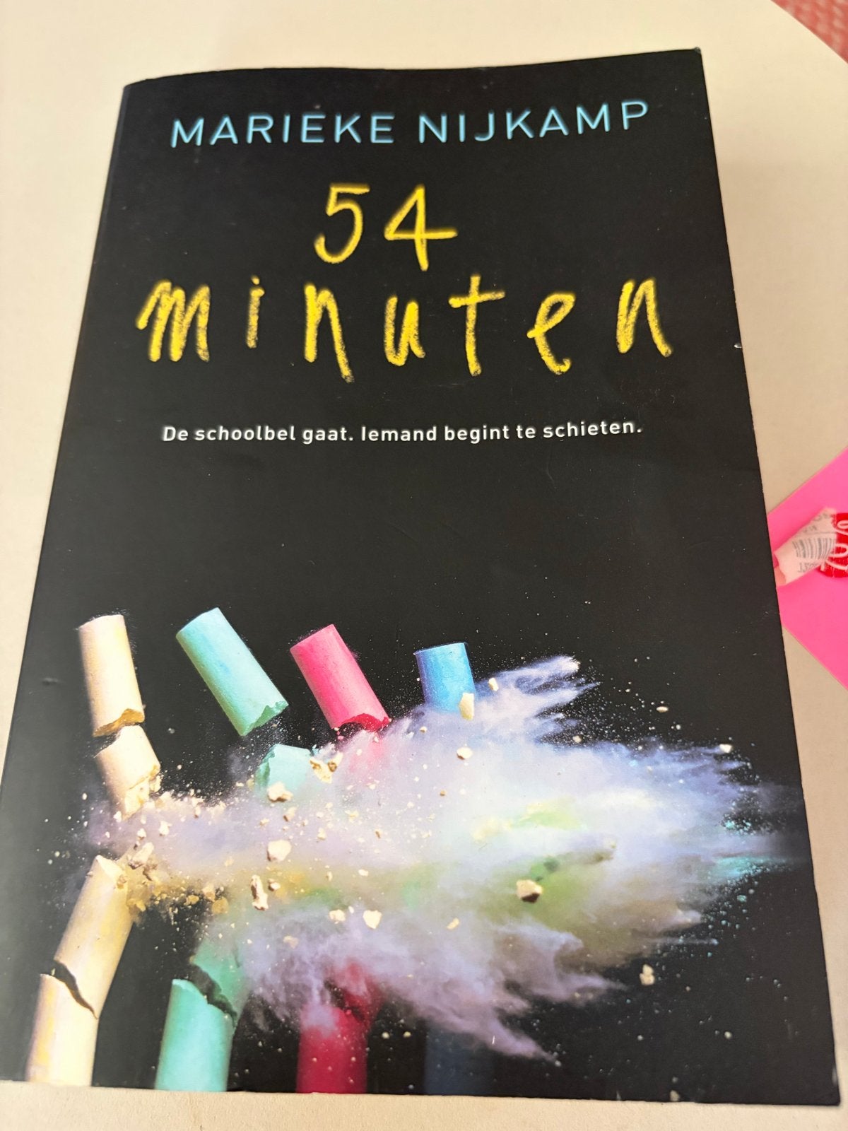 54 Minuten - Marieke Nijkamp (Young Adult Thriller), Ophalen of Verzenden, Zo goed als nieuw, Nederland