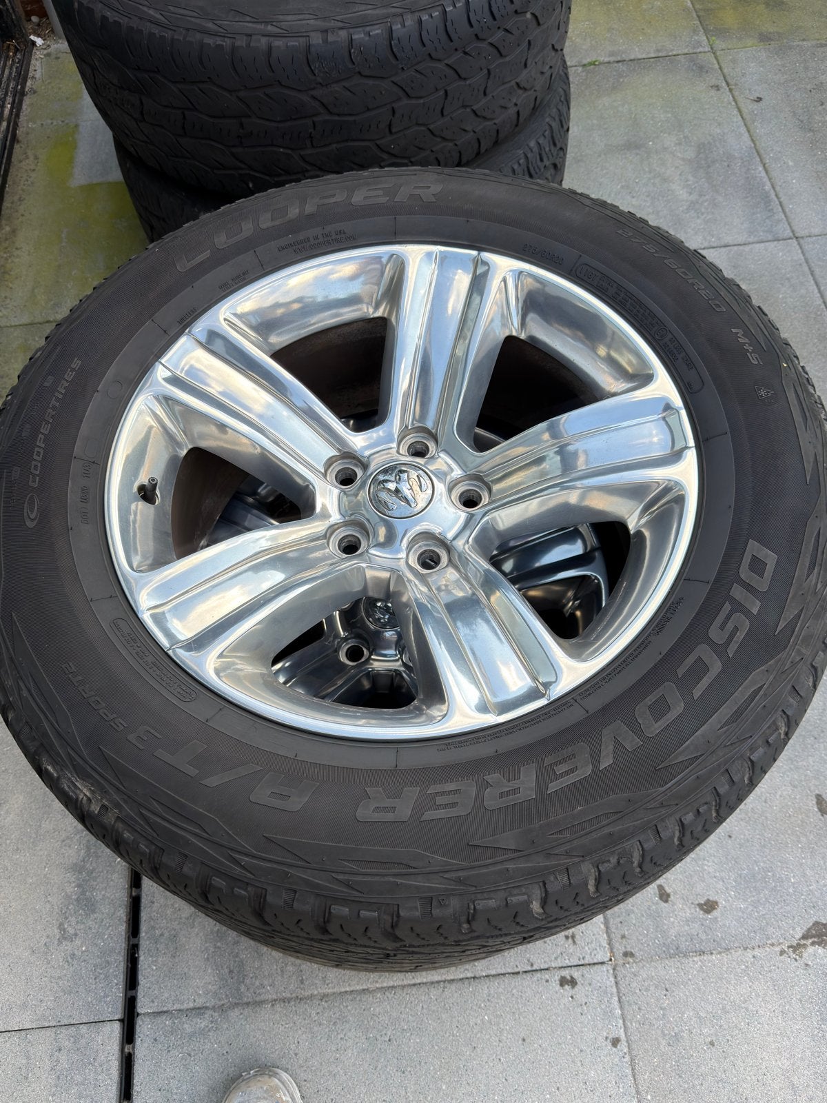 Set banden met velgen Dodge Ram 275/60R20 M+S, Auto-onderdelen, Banden en Velgen, Ophalen, Gebruikt, 275 mm, Banden en Velgen