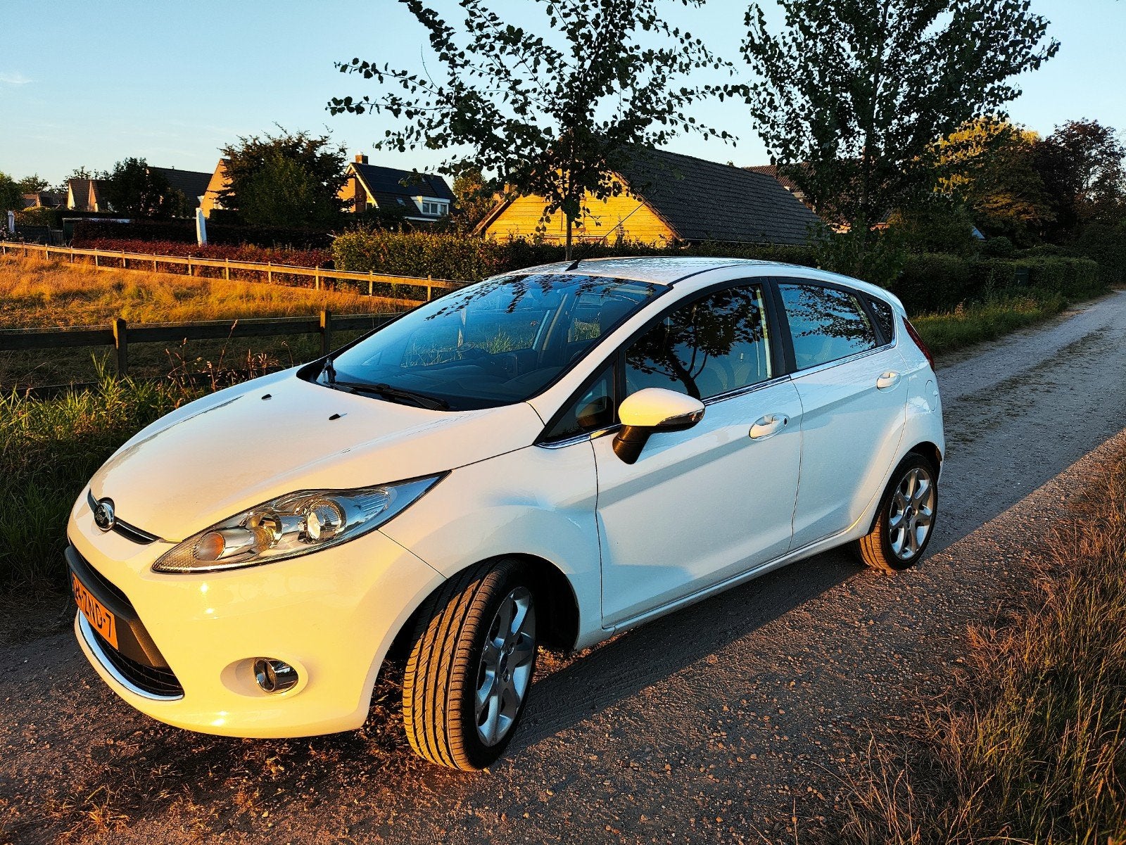Ford Fiësta 1.25 60KW 5DR 2013 Wit, Auto's, Ford, Voorwielaandrijving, 1242 cc, Wit, Origineel Nederlands