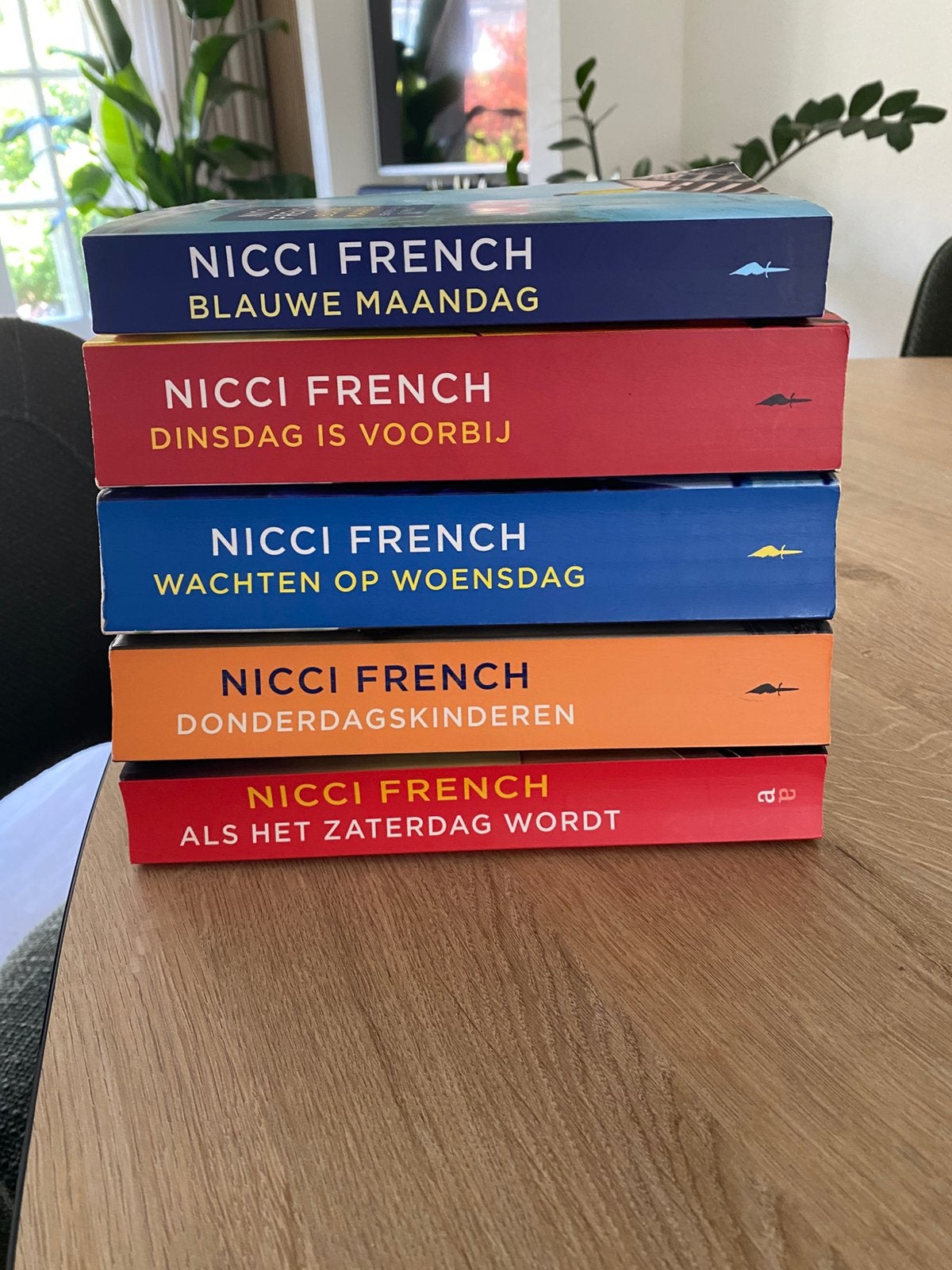 Voor de vakantie!!!  Nicci French Frieda Klein Series, Ophalen of Verzenden, Zo goed als nieuw