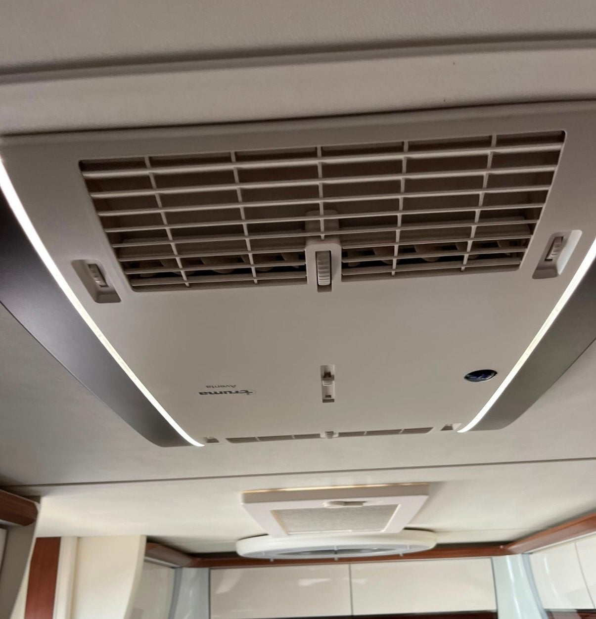 Caravan/camper dak airco van truma, Ophalen, Zo goed als nieuw, 200 tot 400 m³ per uur, Onderbouw afzuigkap