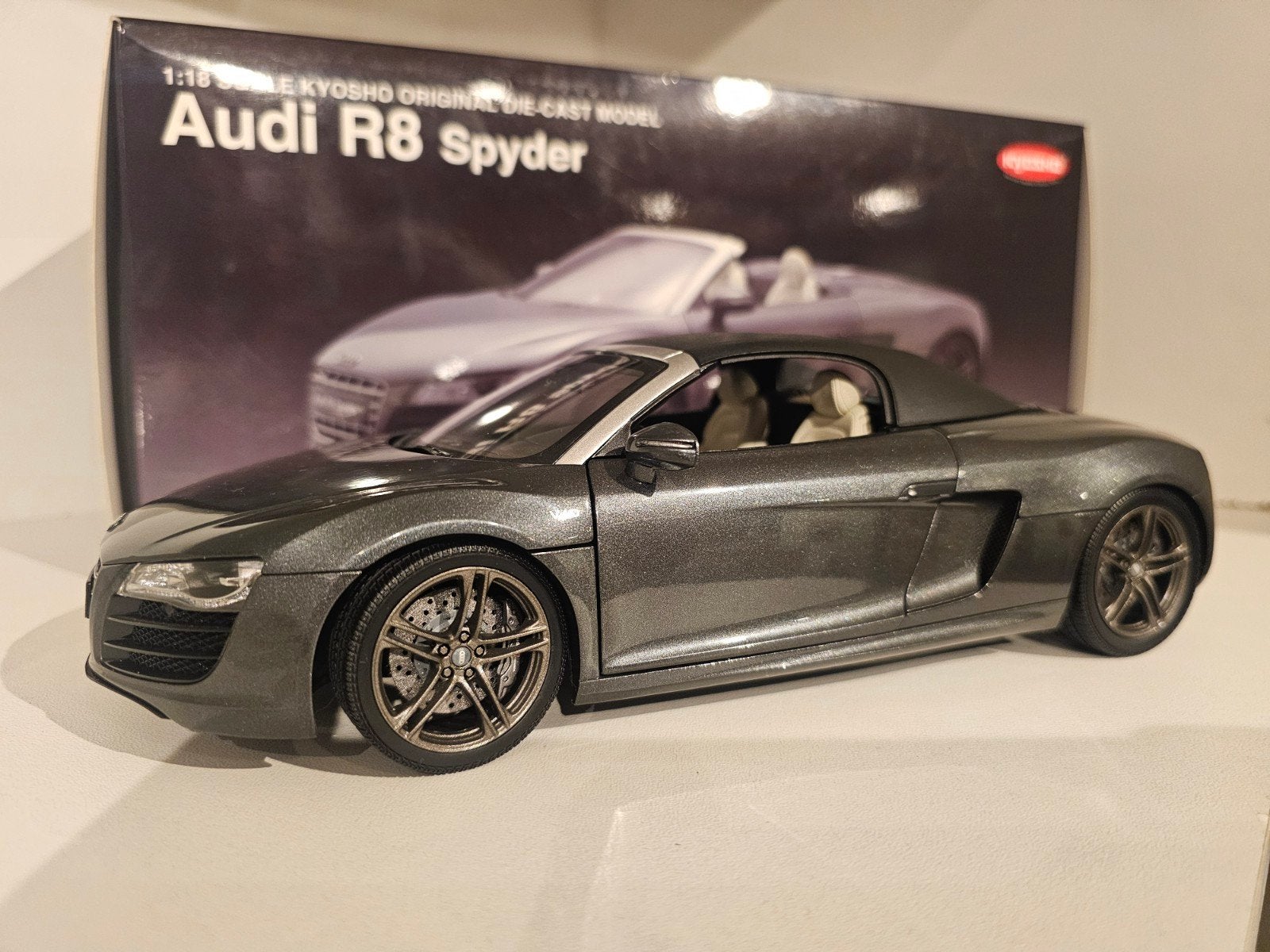 Kyosho Audi R8 Spyder Daytona Grey 1:18 Diecast Model, Ophalen of Verzenden, Zo goed als nieuw, Auto, Kyosho