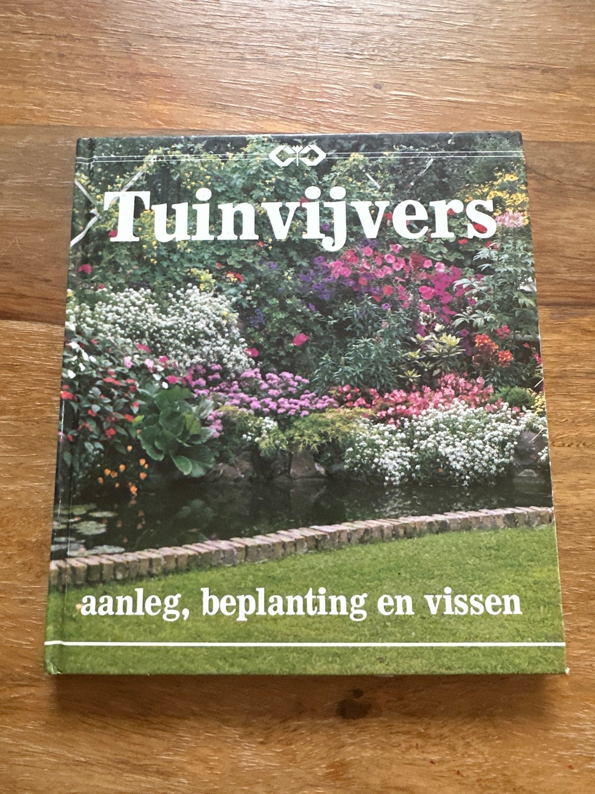 Tuinvijvers: aanleg, beplanting en vissen, Ophalen of Verzenden, Gelezen, Tuinieren en Tuinplanten