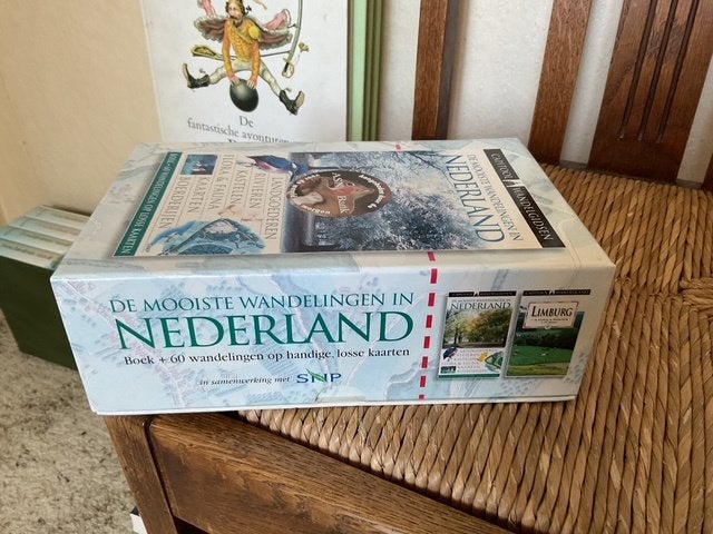 Boek met 60 wandelingen op losse kaarten in Nederland, Ophalen of Verzenden, Zo goed als nieuw, Wandel- of Recreatiegebieden, Capitool wandelgidsen