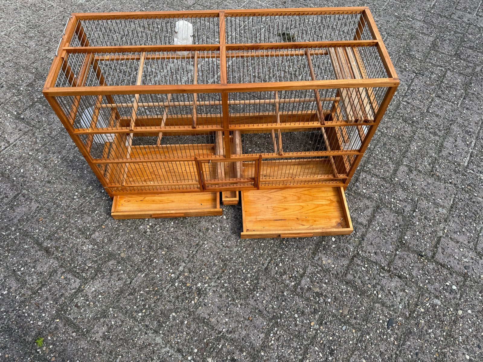 Zo goed als nieuwe houten vogelkooi, Ophalen, Hoevelakenseweg 67, Birdtrade, Infi@birdtrade.nl