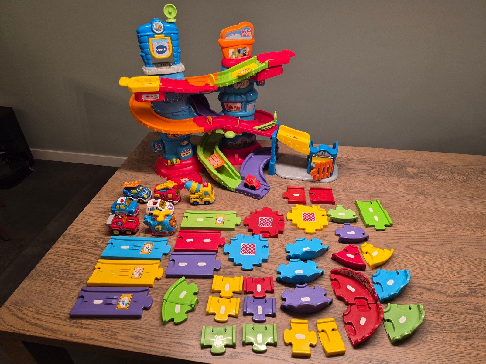 Vtech toet toet auto politietoren met wegdelen en auto's, Kinderen en Baby's, Ophalen, Gebruikt, 2 tot 4 jaar