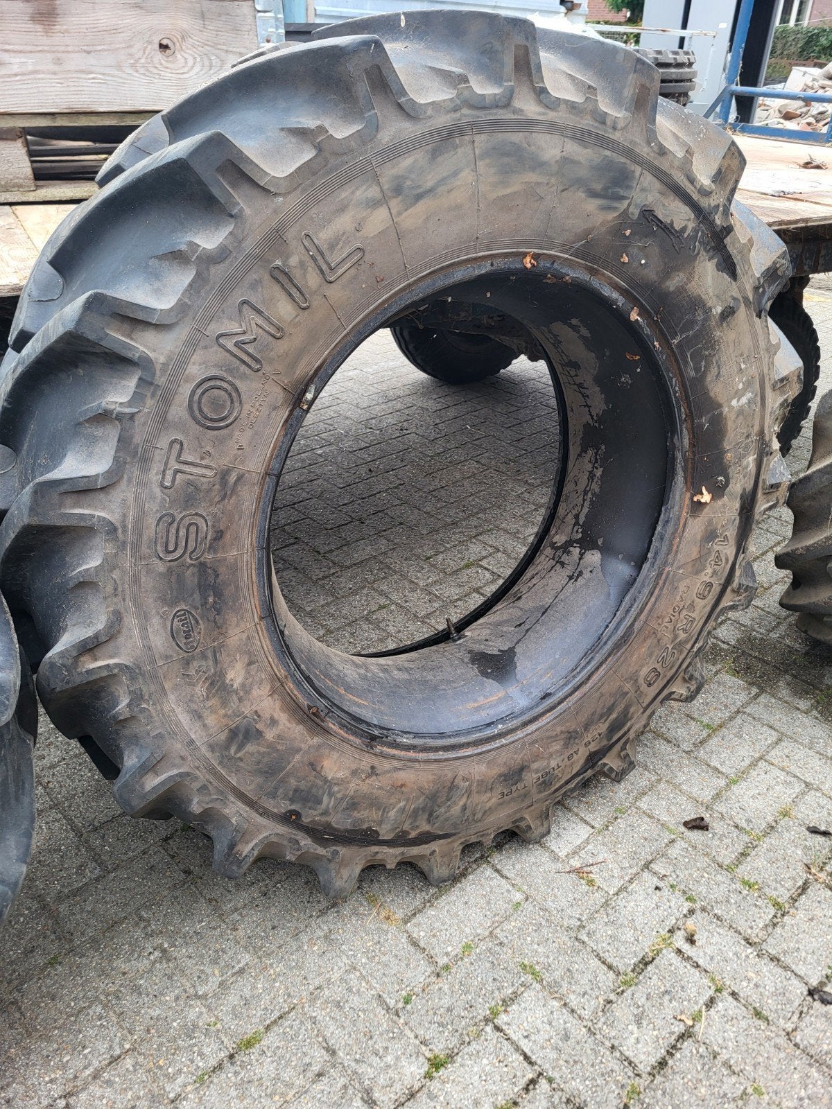 tractorbanden 14.9r28 banden, Ophalen