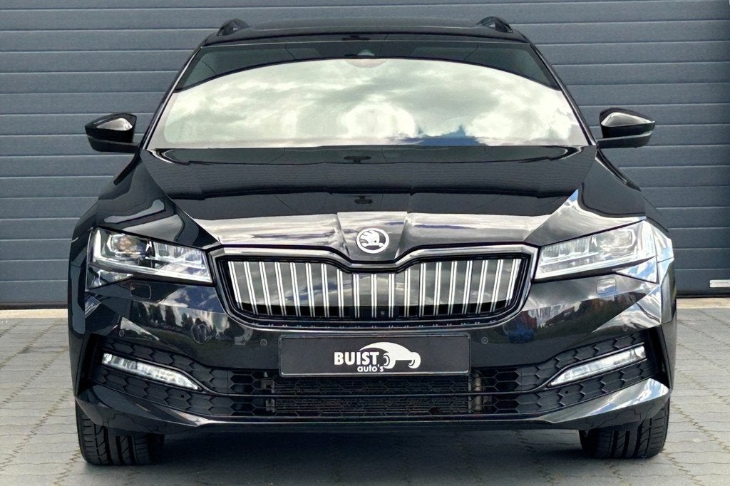 Skoda Superb Combi 1.4 TSI iV Sportline Business PANO 19" ST, Gebruikt, 4 cilinders, Met garantie (alle), Zwart