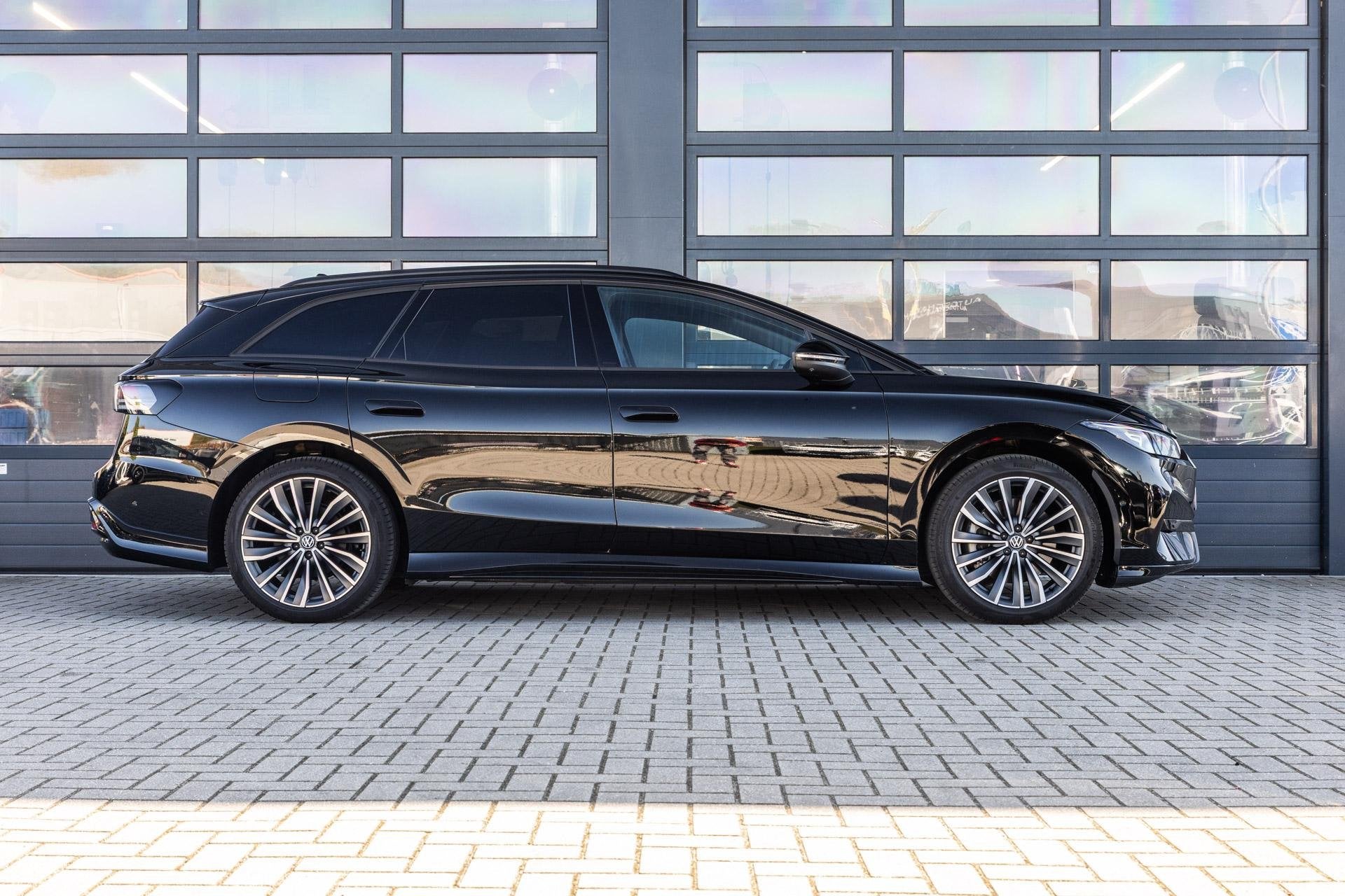 Volkswagen ID.7 Tourer Limited Edition 286pk 77 kWh | Trekha, Auto's, Automaat, 12 maanden, Zwart, 587 km