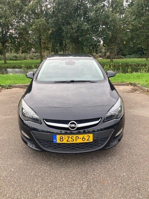 Opel Astra 1.4 Ecoflex 74KW 4D 2015 Zwart, Auto's, Voorwielaandrijving, 4 cilinders, 100 pk, Zwart