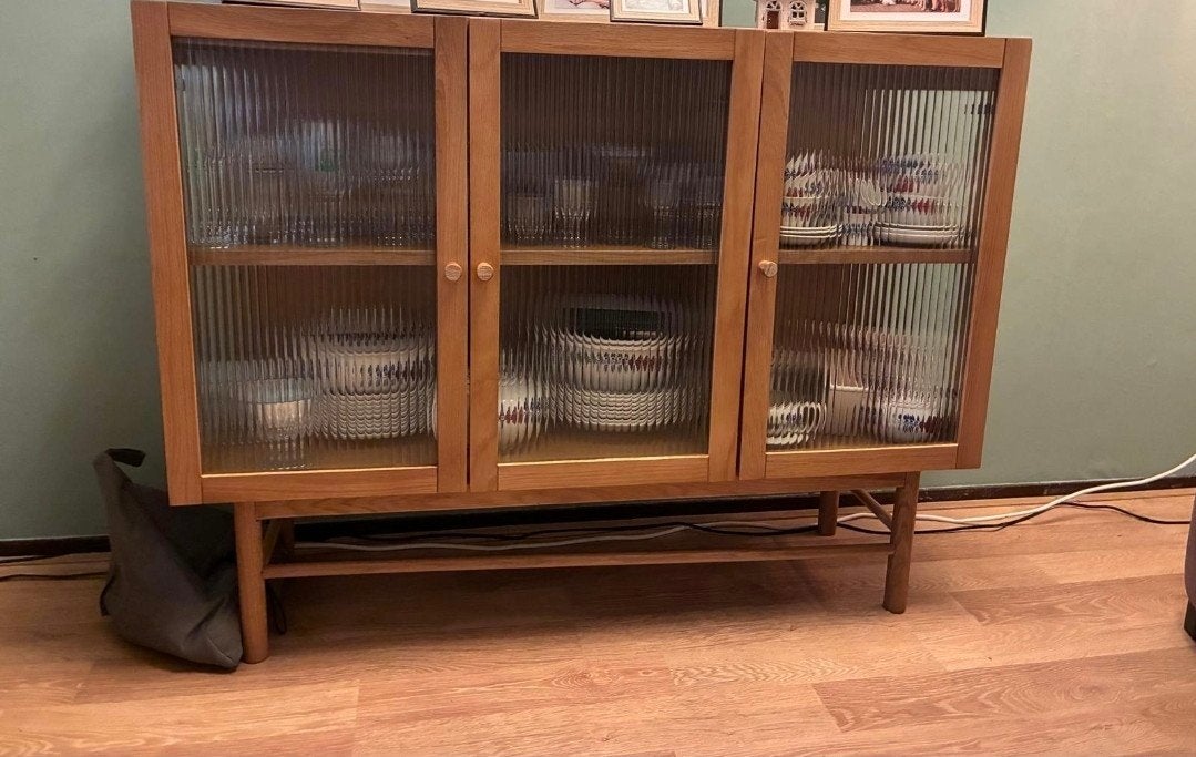 kastje vitrinekast dressoir
kastje is maand oud
hoogte 85 cm, Huis en Inrichting, Ophalen, 100 tot 150 cm, Nieuw, Minder dan 100 cm