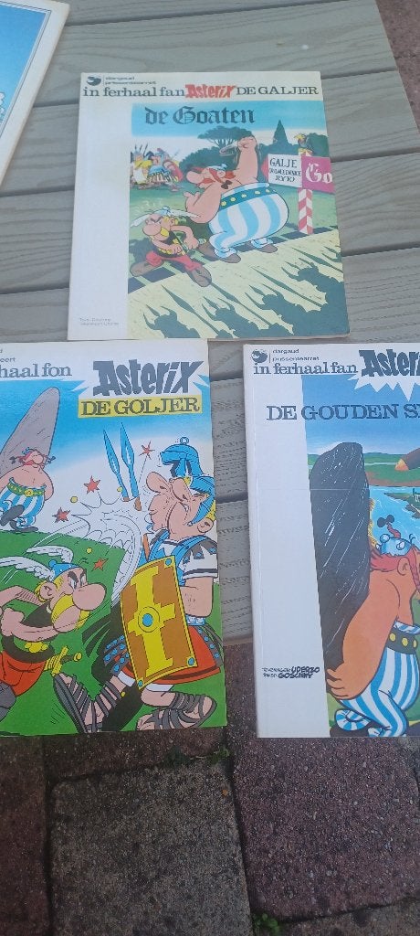 Asterix in het fries 3 stuks, Meerdere stripboeken, Ophalen of Verzenden, Gelezen