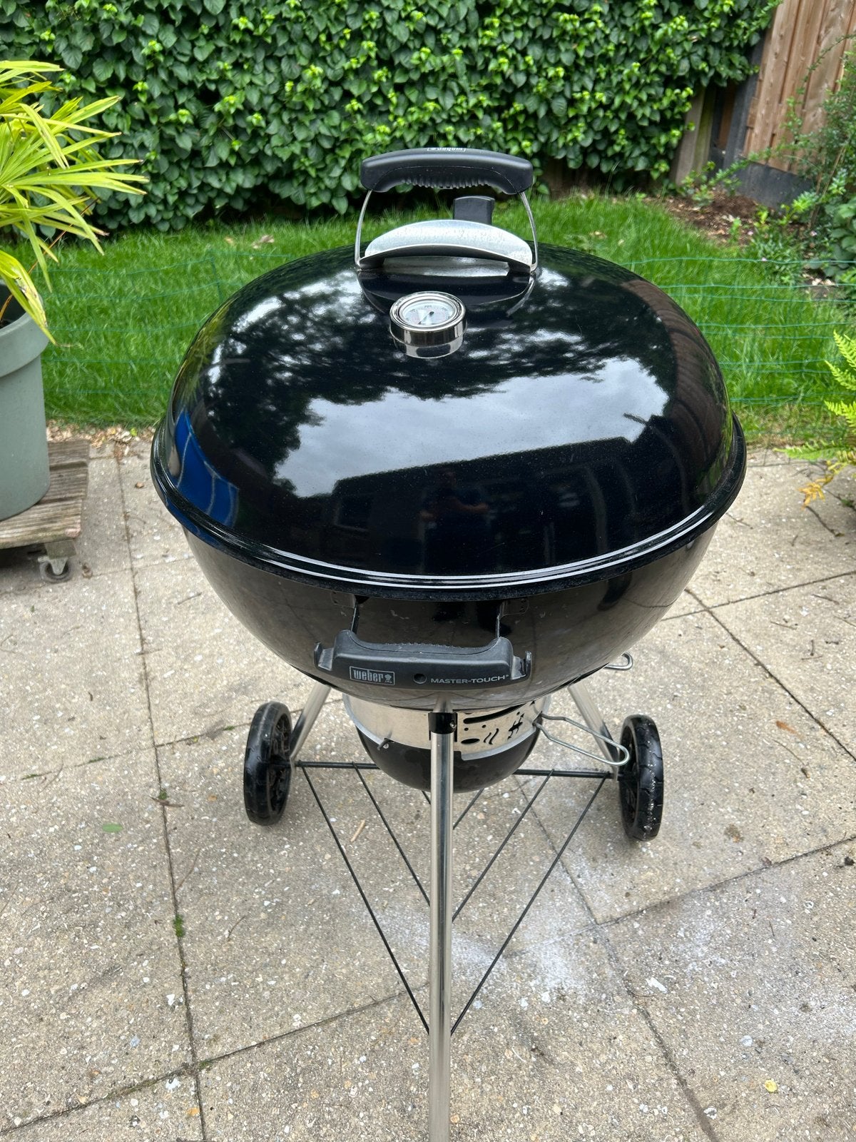 Weber Master-Touch 57 cm barbecue met starter, Tuin en Terras, Houtskoolbarbecues, Gebruikt, Ophalen