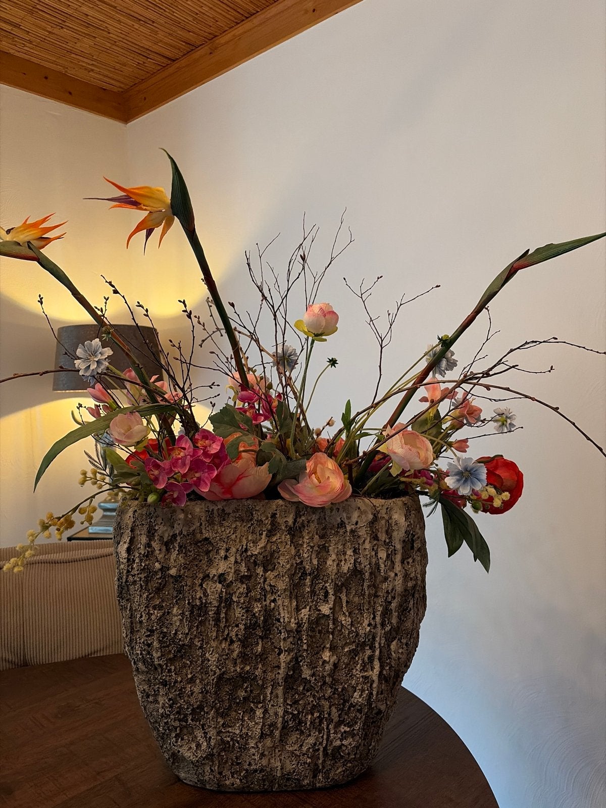 Grote vaas met kunstbloemen, Huis en Inrichting, Woonaccessoires | Vazen, Meerkleurig, Inclusief decoratie, Ophalen of Verzenden