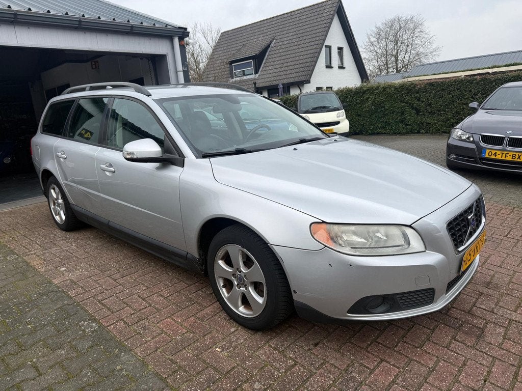 Volvo V70 2.0 Kinetic 2009 Nieuw model Leder Navi, Auto's, Gebruikt, Handgeschakeld, Parkeersensor, Euro 4