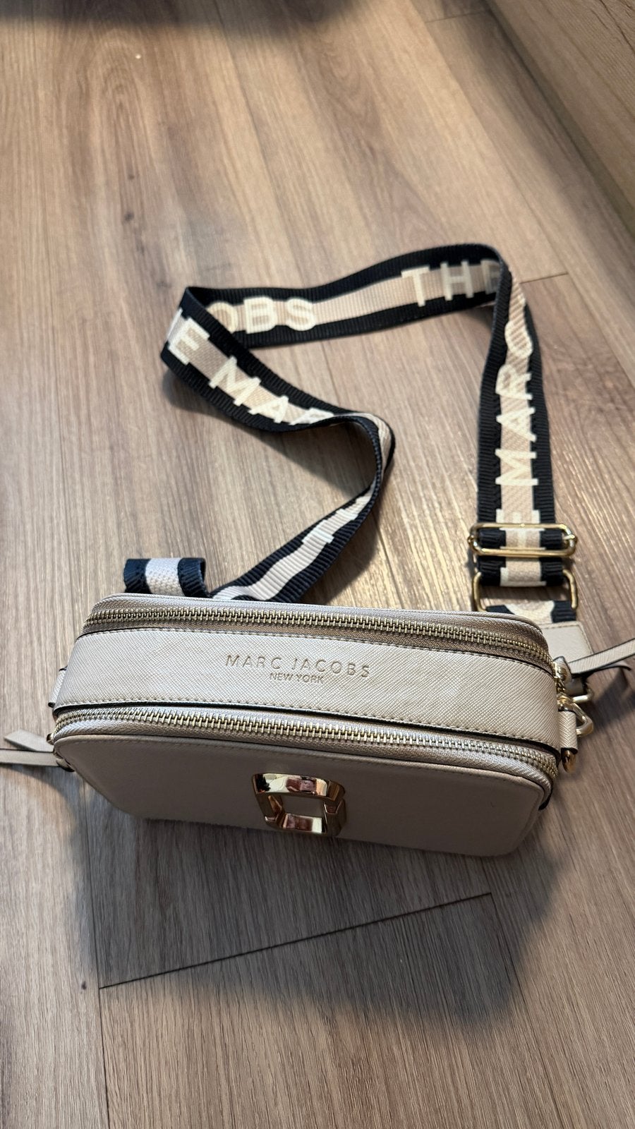 Marc Jacobs The Snapshot Crossbody Tas Beige, Ophalen of Verzenden, Zo goed als nieuw, Beige, Schoudertasje