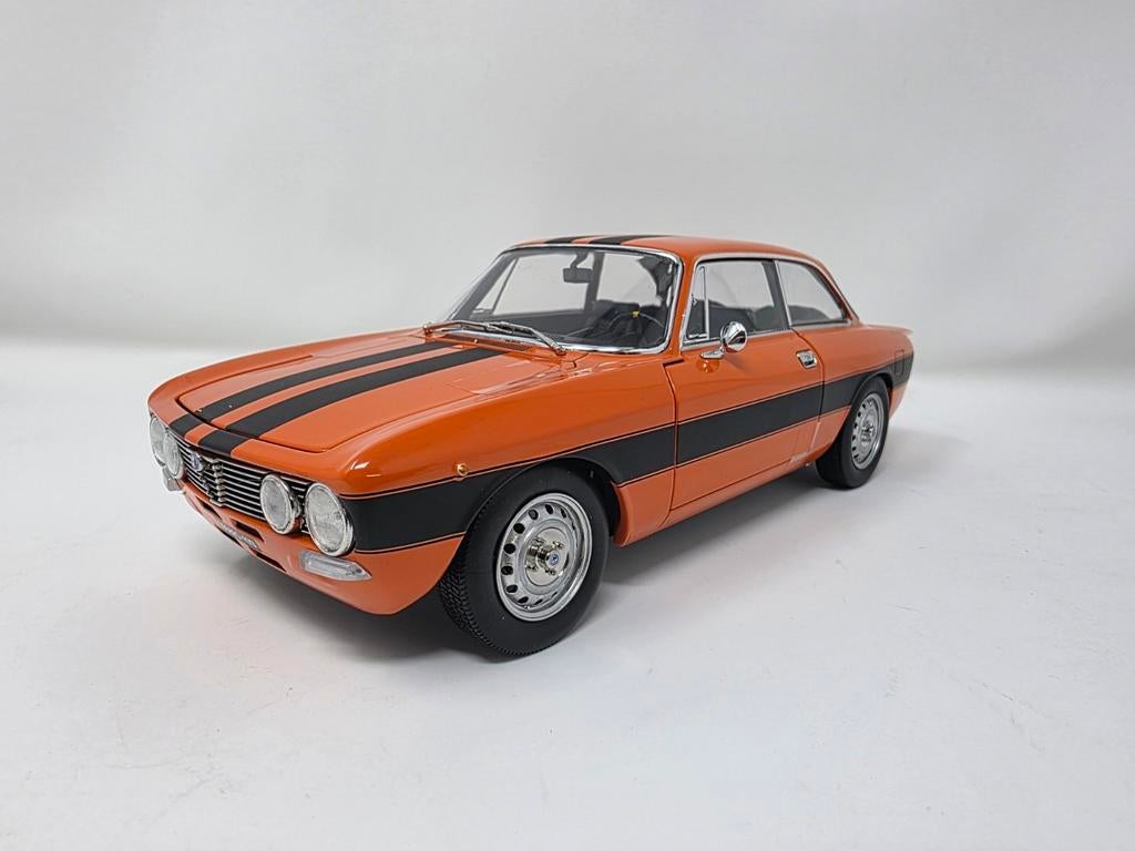 Alfa Romeo 2000 GTV 1973 1:18 in OVP, Ophalen of Verzenden, Nieuw, Norev