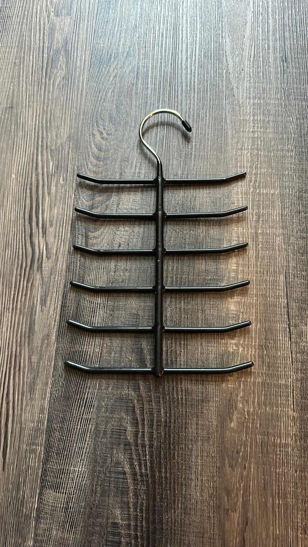 Riem/strik/stropdas hanger, stevig metaal, Ophalen of Verzenden, Zo goed als nieuw, Metaal