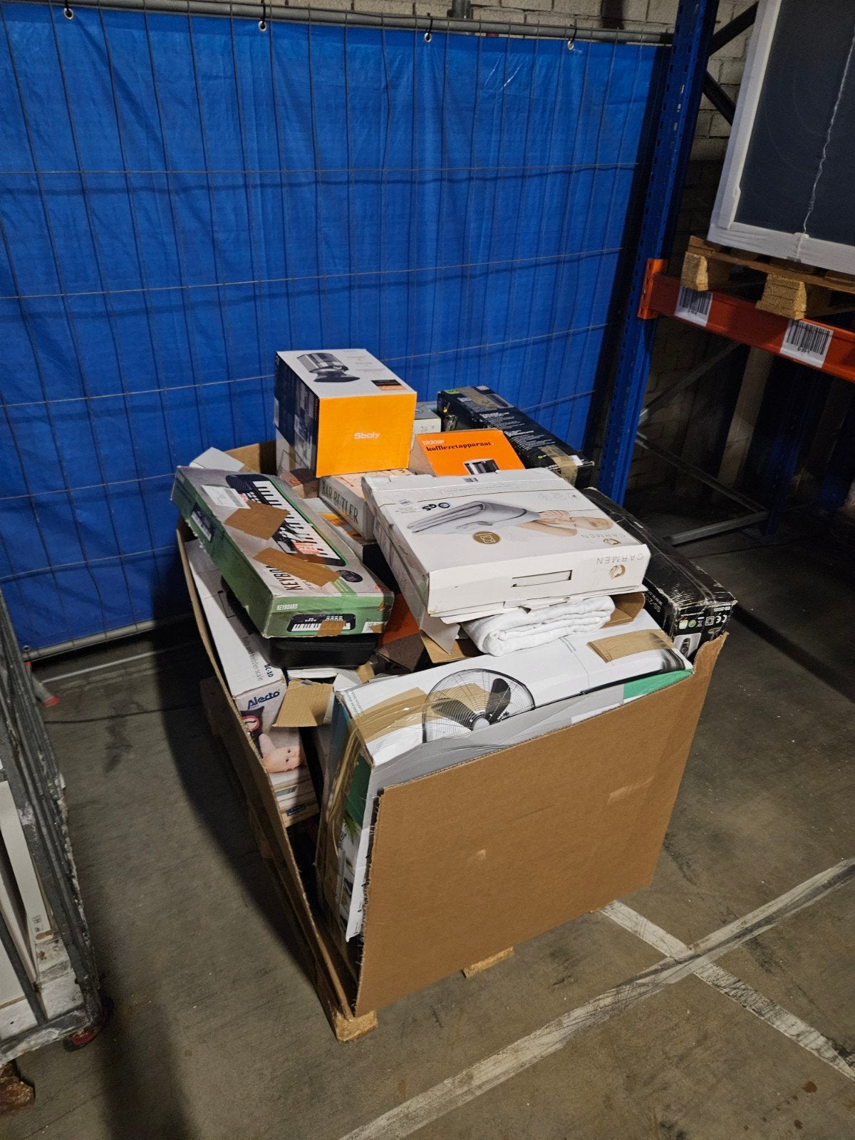 3 Palletboxen vol met retouren en overschot, Ophalen