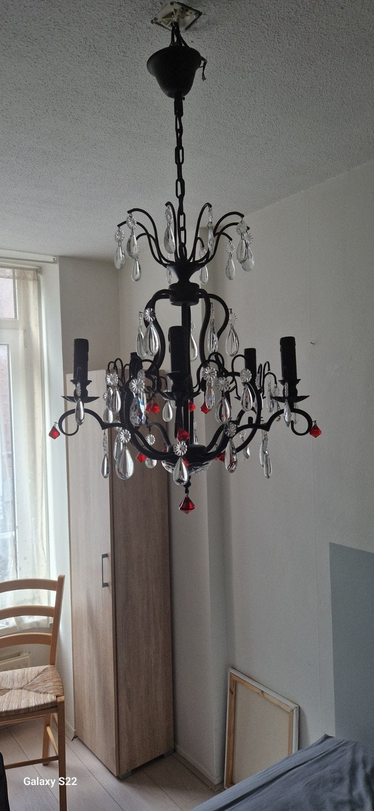 Zwarte kroonluchter met kristallen en rode accenten, Ophalen, Gebruikt, E14 (klein), Glas
