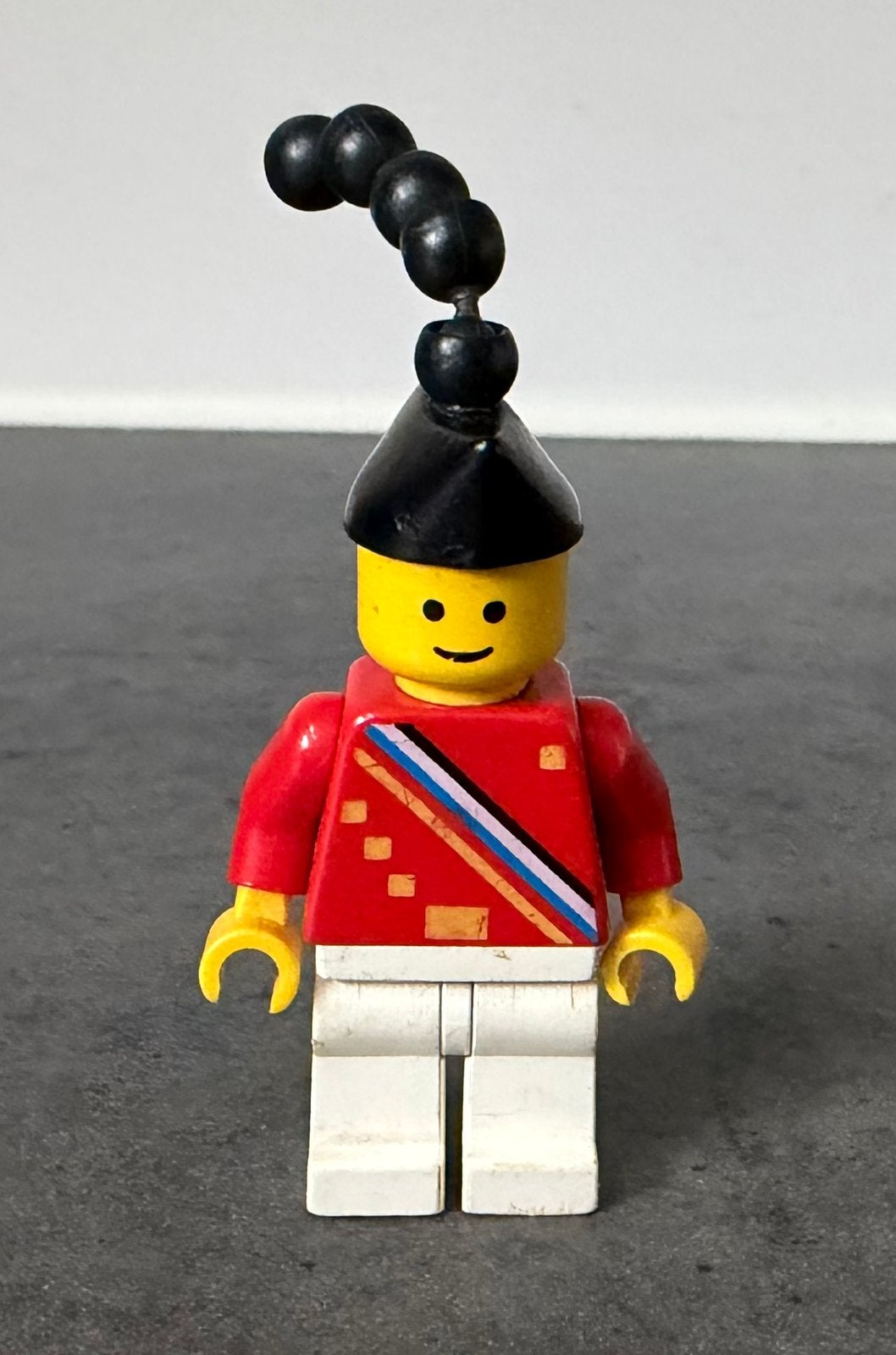 Legoland Ambassador Minifig sleutelhanger 1984, Ophalen of Verzenden, Zo goed als nieuw