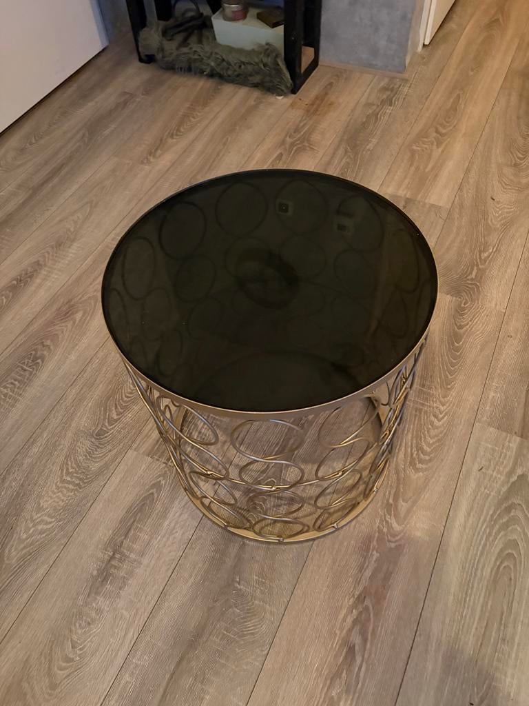 Gouden bijzettafel met glazen blad, Minder dan 55 cm, Rond, Zo goed als nieuw, Ophalen