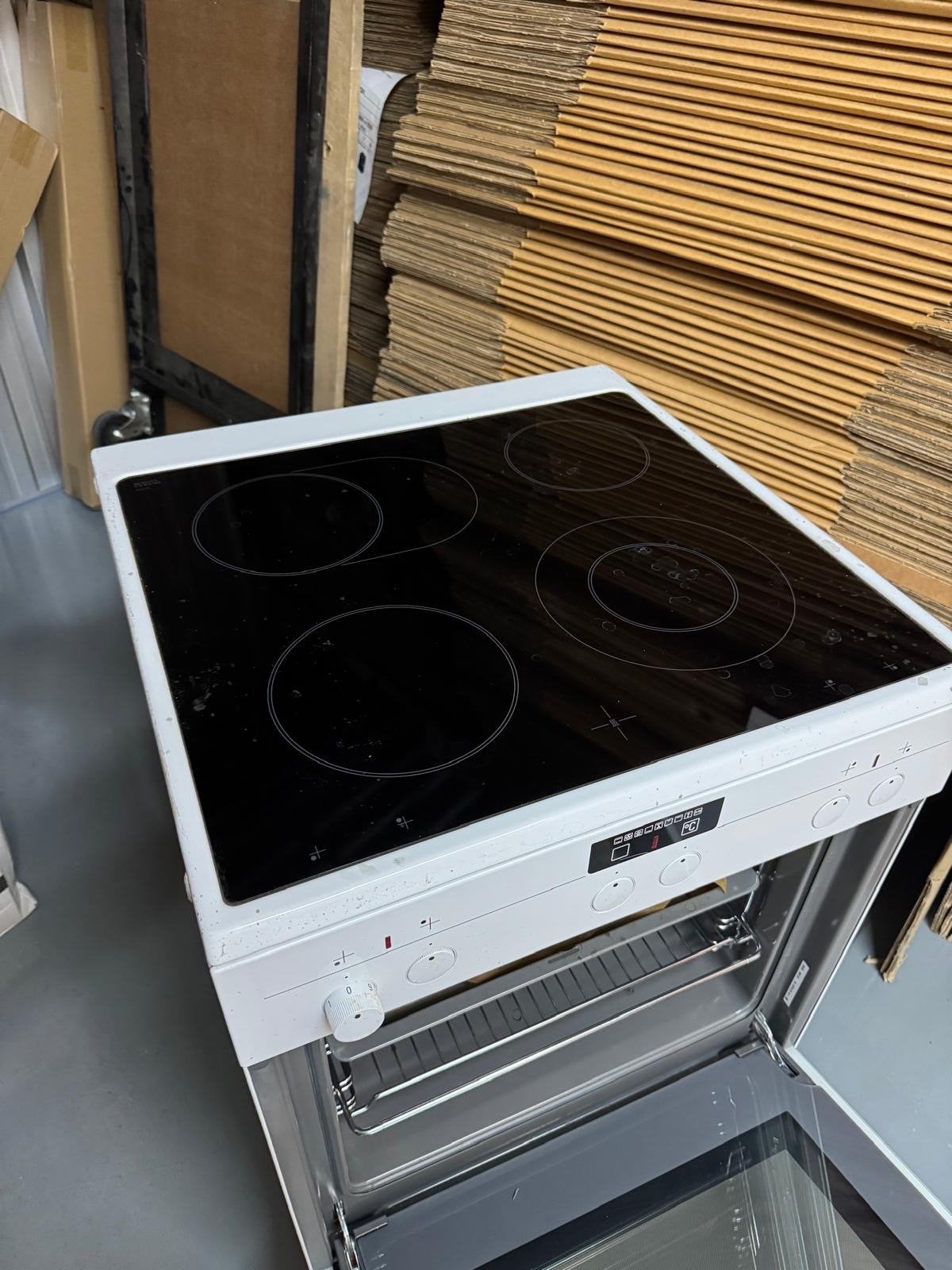 Elektrische kookplaat en oven, Ophalen, Gebruikt, 4 kookzones, Vrijstaand