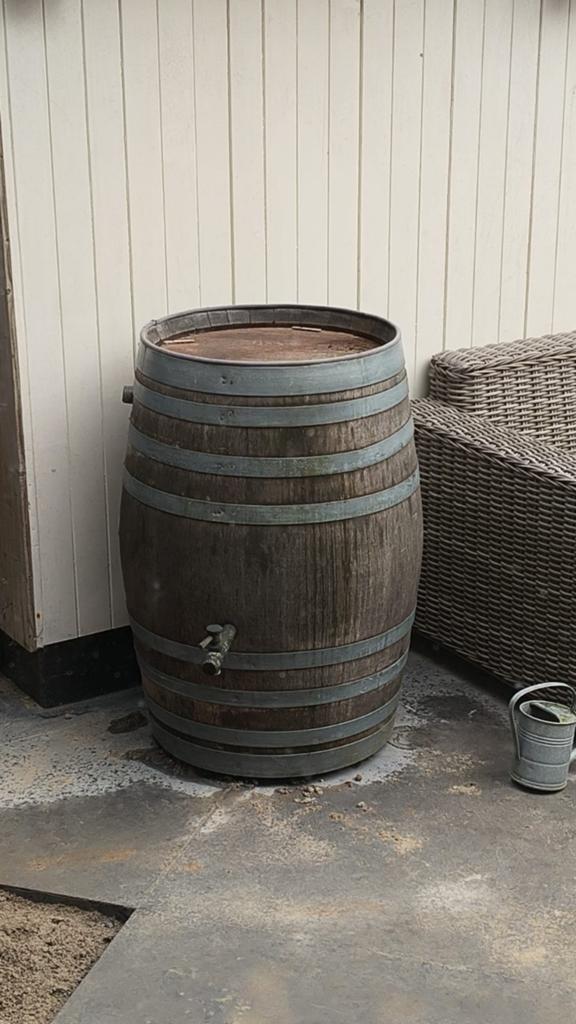 Wijnvat / Regenton met kraan, 150 liter of meer, Ophalen, Hout, Met kraantje