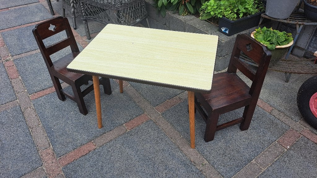 Kindertafeltje met 2 stoeltjes, Ophalen, Gebruikt, Tafel(s) en Stoel(en)